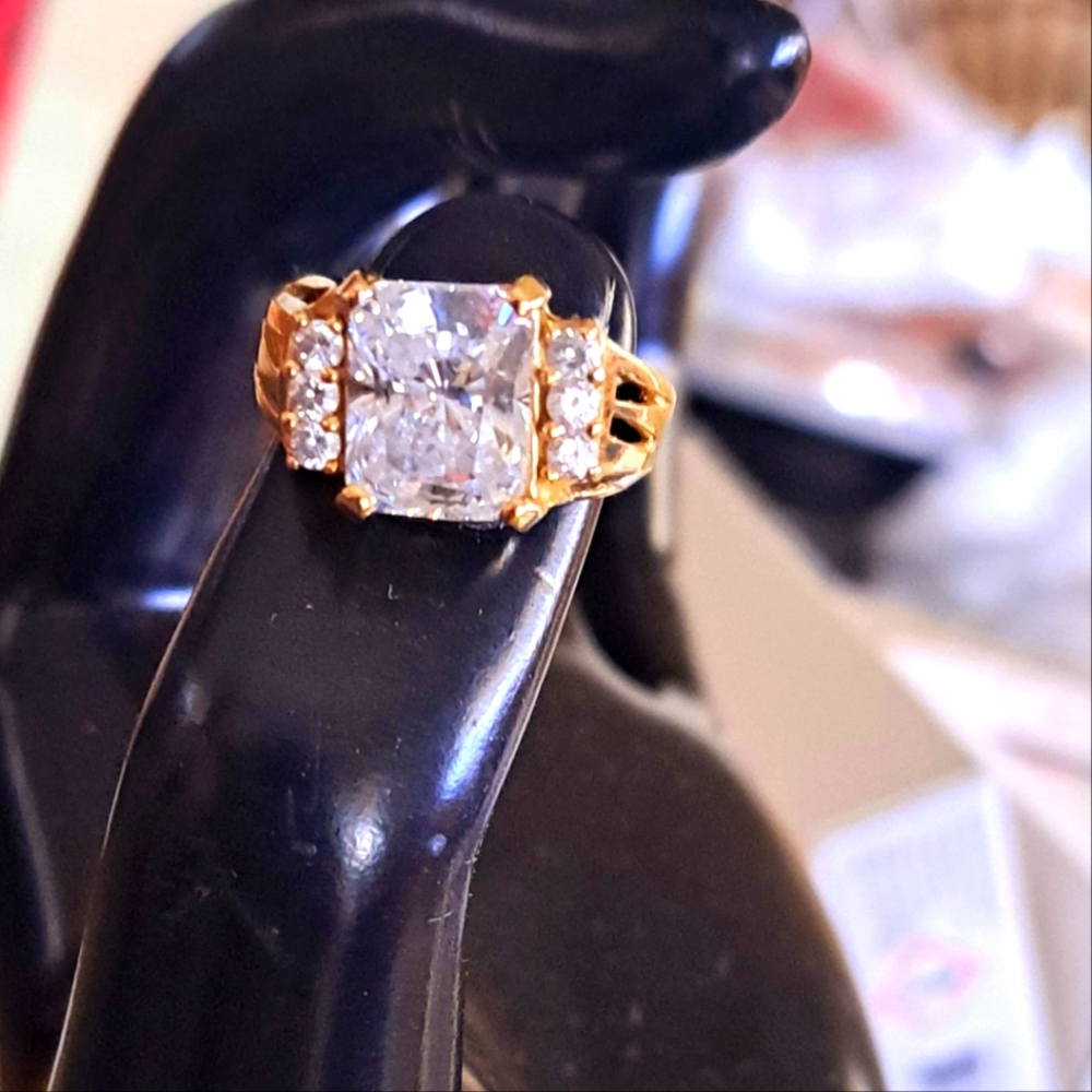 Nice 10k yellow gold ring.